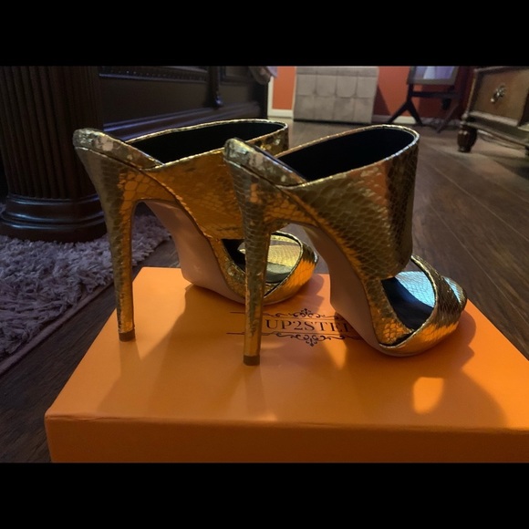 Gold open toe mules stilettos heel sandals - Picture 2 of 3
